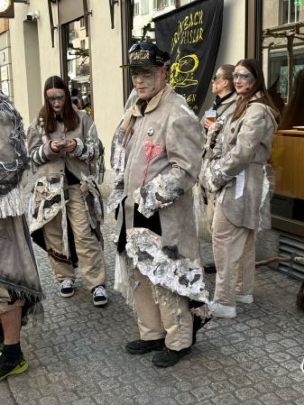 Guggenkostüm Ghosttown zu verkaufen
